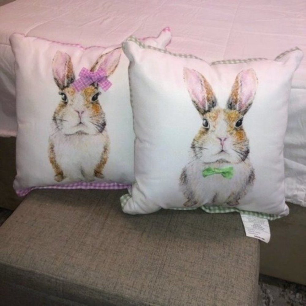 NWOT Pair of Two (2) NEW Decorative Bow Bunny Rabbit Couple Gingham Trim Pillows